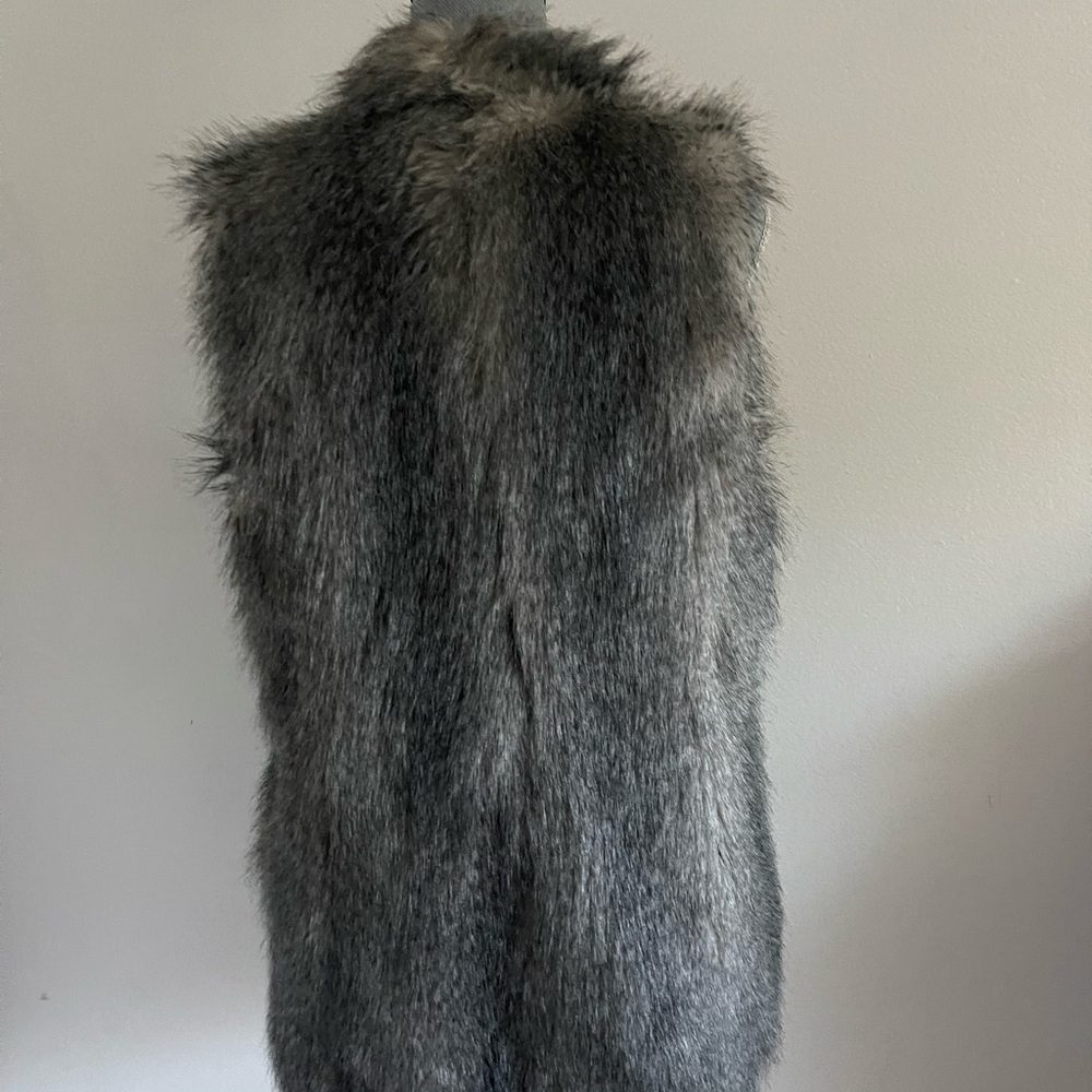 Express Faux Fur Vest. Size Small - Picture 2 of 15